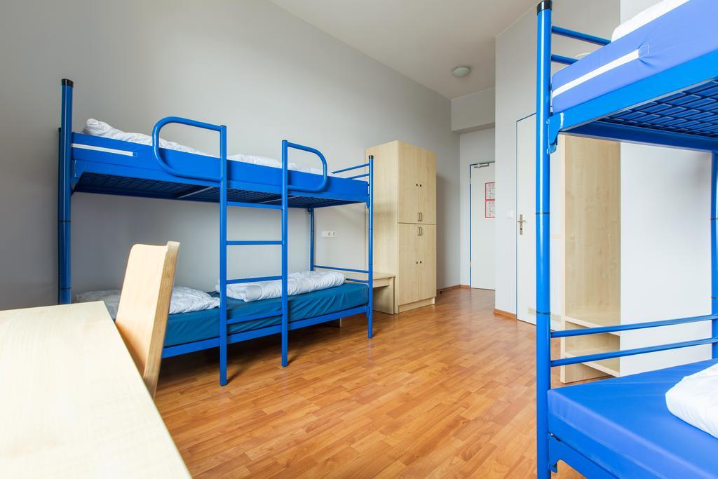 Posto Letto in Dormitorio con 4 Letti